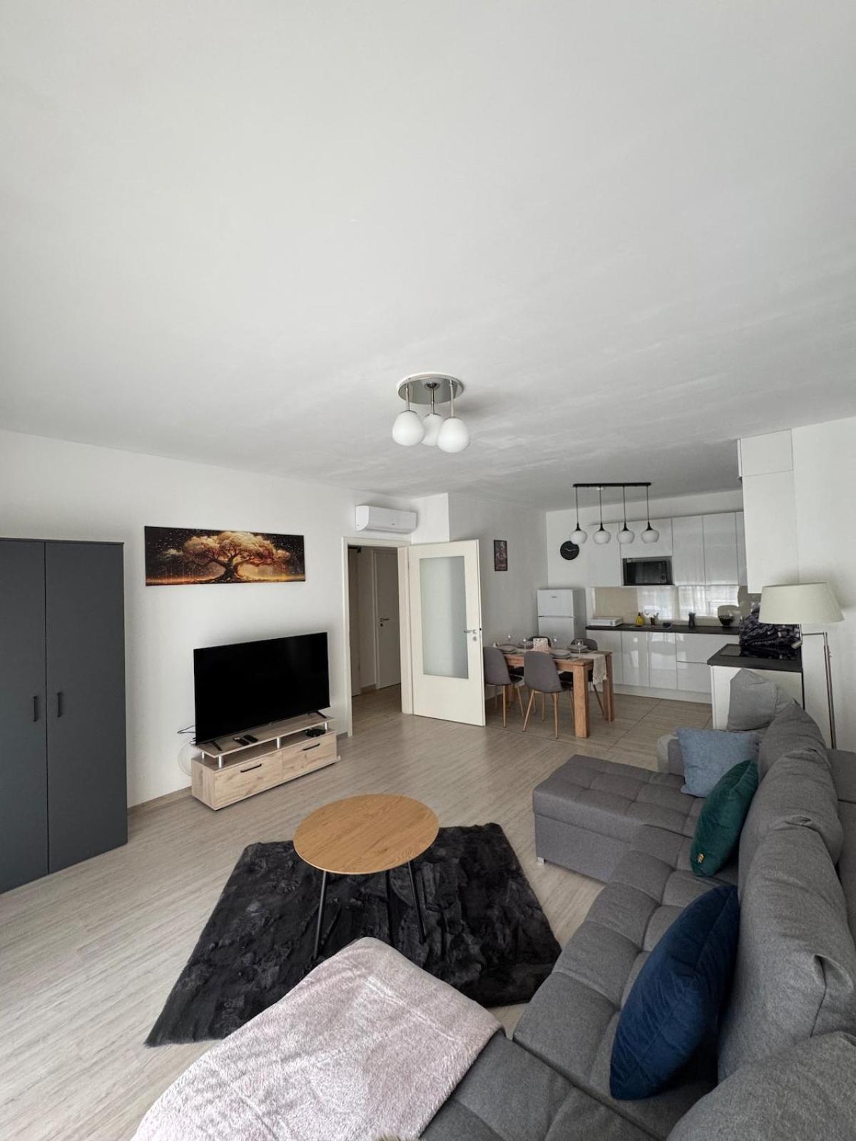 Elite Skyview Escape -bright, Modern, Free Parking Apartment *